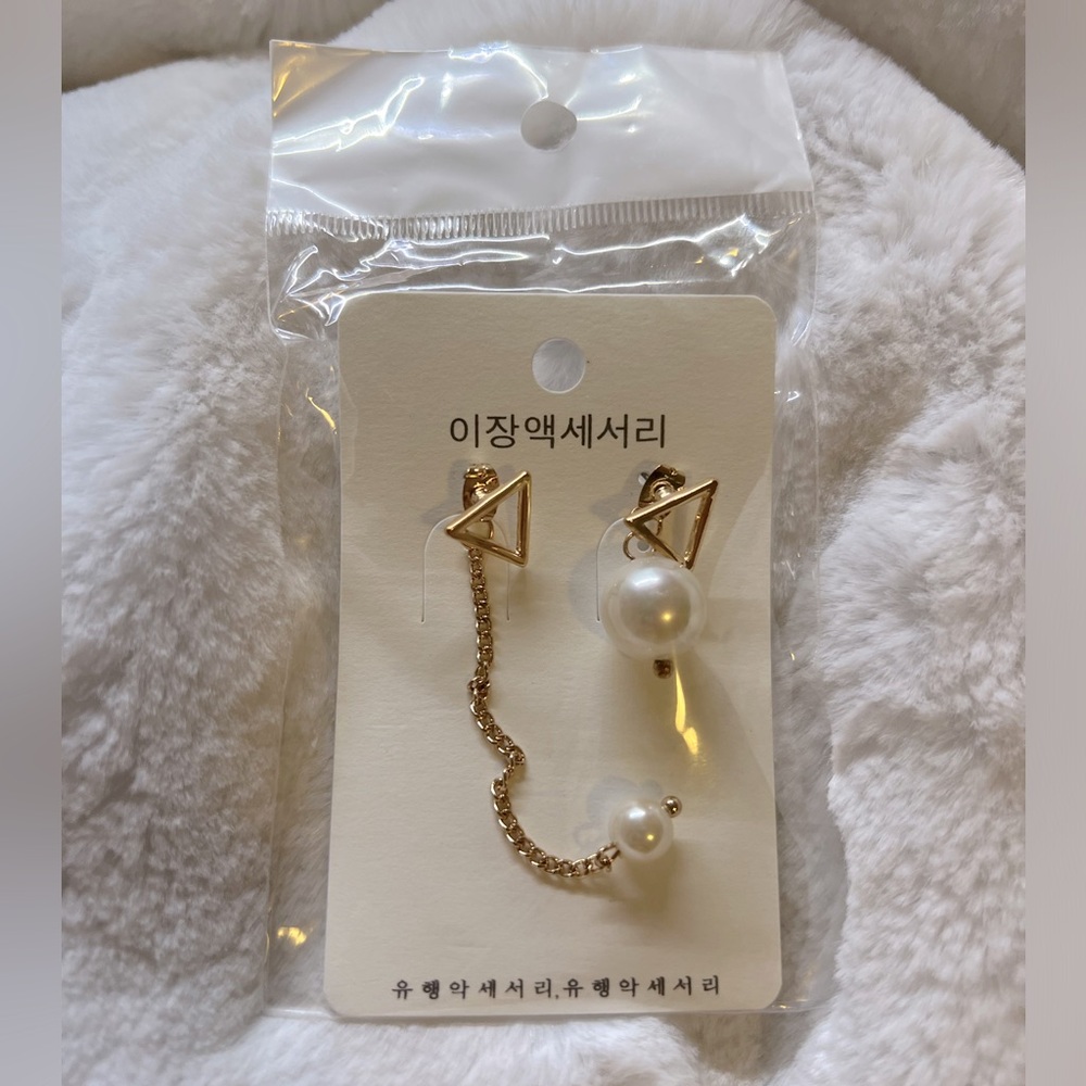 Geometric Pearl Earrings